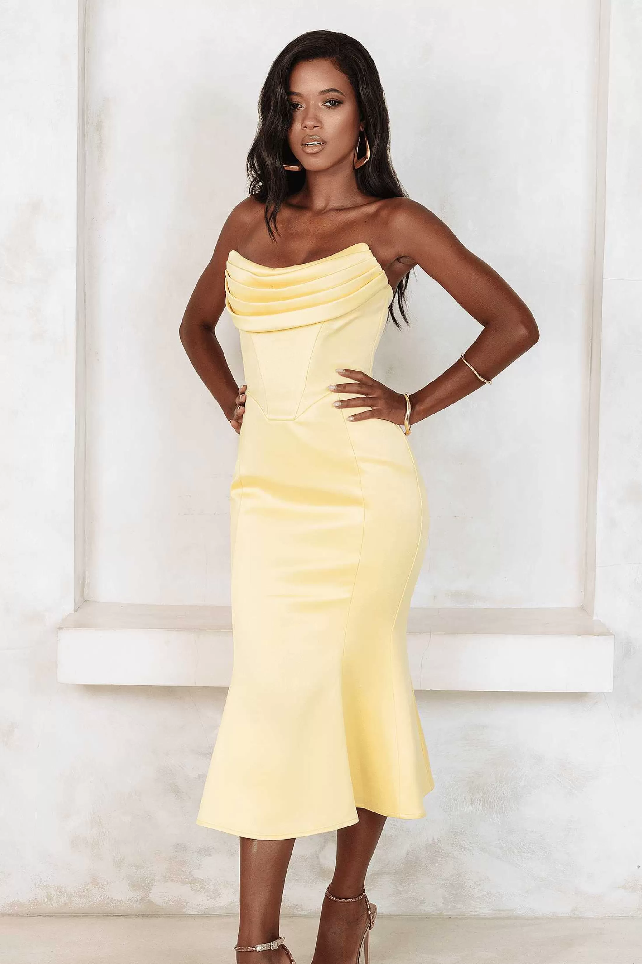Lavish Alice Wedding Guest<Lucia Cowl Corset Satin Midi Dress In Yellow