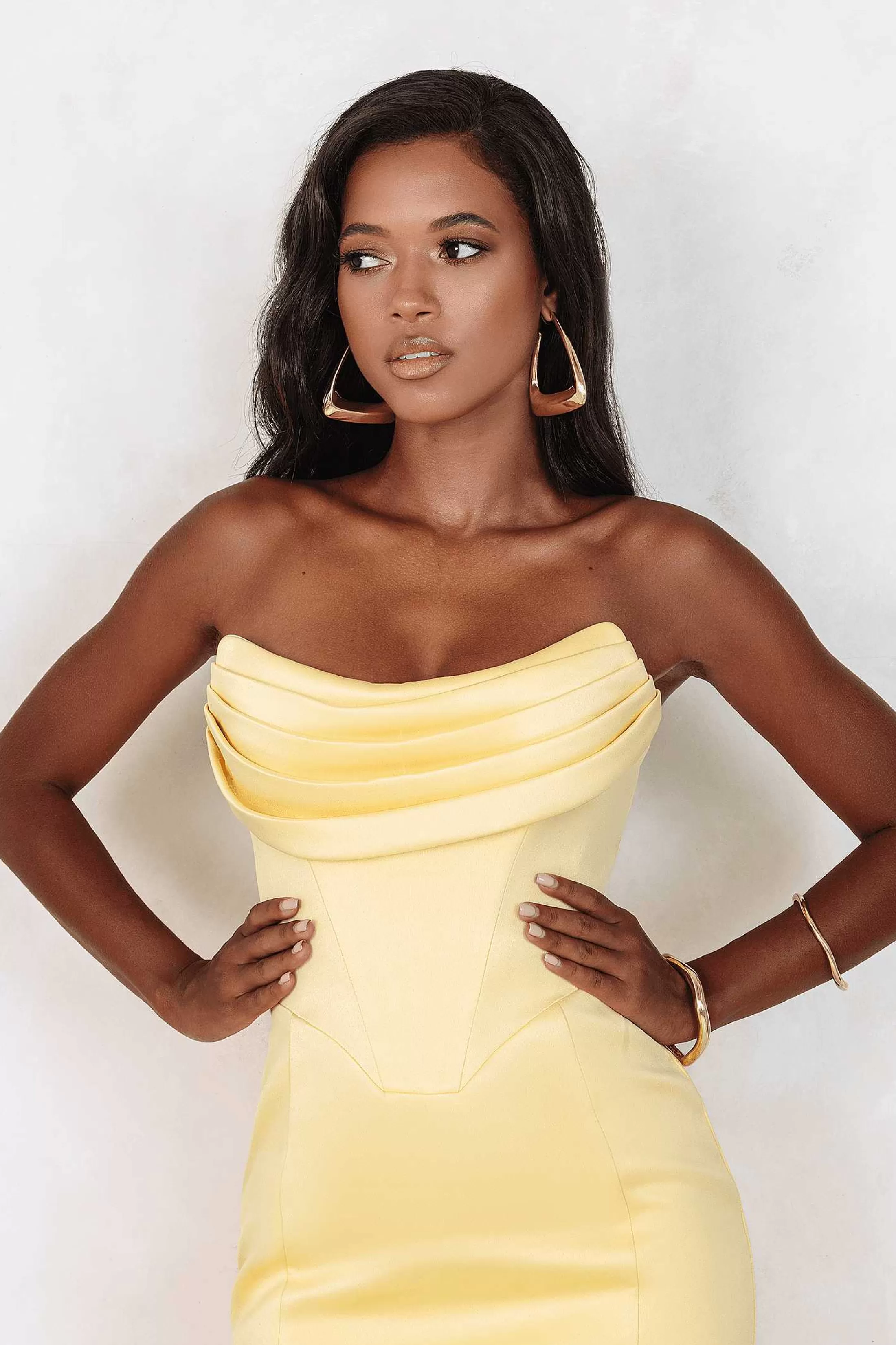 Lavish Alice Wedding Guest<Lucia Cowl Corset Satin Midi Dress In Yellow